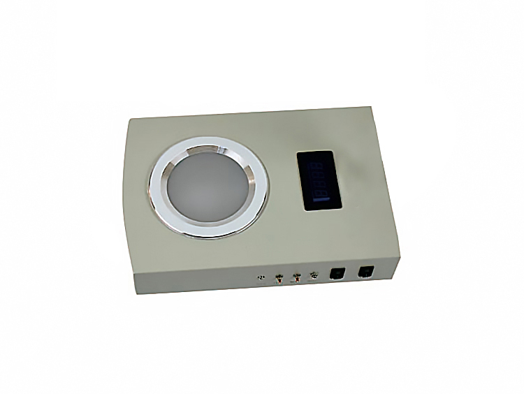 我公司生產(chǎn)的菌落計(jì)數(shù)器是一種數(shù)字顯示式自動(dòng)細(xì)菌檢驗(yàn)儀器。由計(jì)數(shù)器、探筆、計(jì)數(shù)池等部分組成，計(jì)數(shù)器采用CMOS集成電路精心設(shè)計(jì)，LED數(shù)碼管顯示，字高13mm，清晰明亮，配合探筆，計(jì)數(shù)靈敏準(zhǔn)確。菌落對(duì)比清楚。便于觀察。